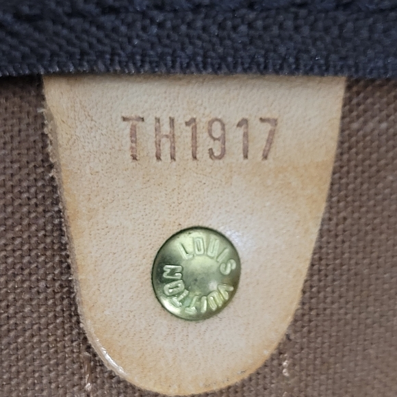 Louis Vuitton 50 Keepall Bandouliere FREE POSHMARK AUTHENTICATION! - Picture 12 of 17